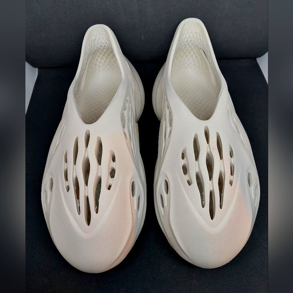 Adidas Yeezy Foam RNNR Runner Mist Mens Size-10 - Picture 2 of 9